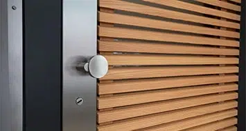 Eine Haustür von außen